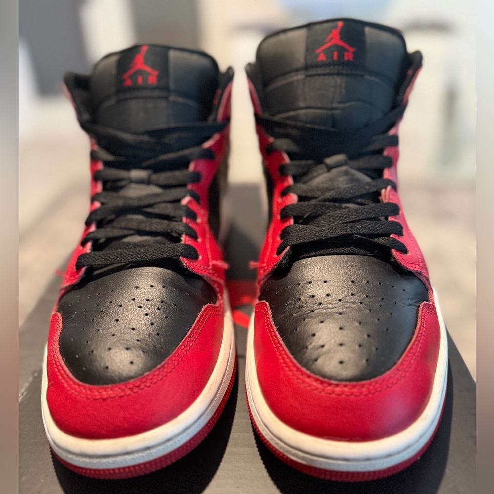 2024
Air Jordan 1 Mid 'Gym Red Black White' Size 9